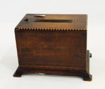 Mahogany small cigarette box with satinwood and boxwood stringing