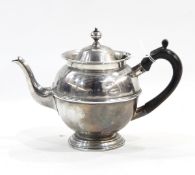 Edwardian silver bachelor's teapot, London 1900,