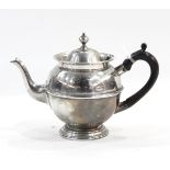 Edwardian silver bachelor's teapot, London 1900,