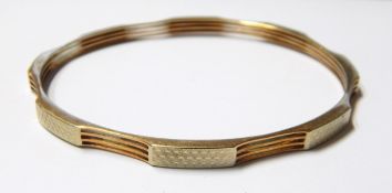 9ct gold bangle of alternating engine-turned panels and bar design, 19g approx.