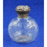 Silver mounted glass scent bottle, the embossed hinged cover by William Comyns, London,