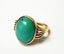 Gold and turquoise ring, central cabochon and split shoulders,