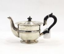 Edwardian silver teapot, Birmingham 1904 of circular form with shaped rim, moulded girdle,