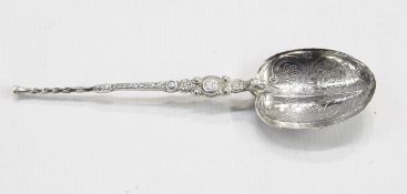 Silver reproduction seal top spoon, with engraved rattail bowl, Birmingham 1910,