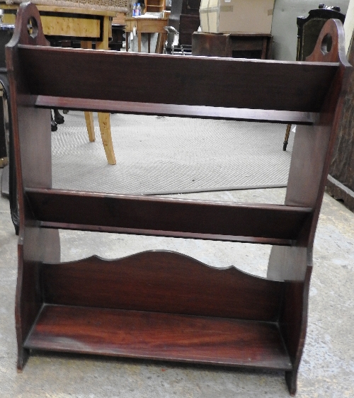 An Edwardian twin handled bookcase with satinwood stringing 76cm x 102cm