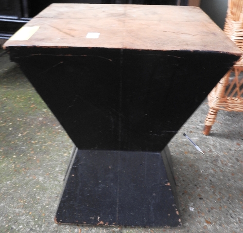 A large square topped wooden outdoor low table of inverted pyramid style, - Bild 2 aus 2