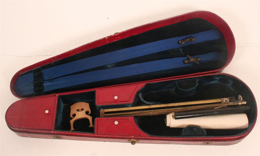 A red leather violin case (length 78cm) together with a music stand and a musical instrument case ( - Bild 6 aus 22