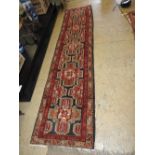 A fine north west Persian Heniz Ronwen, 325 x 75cm,