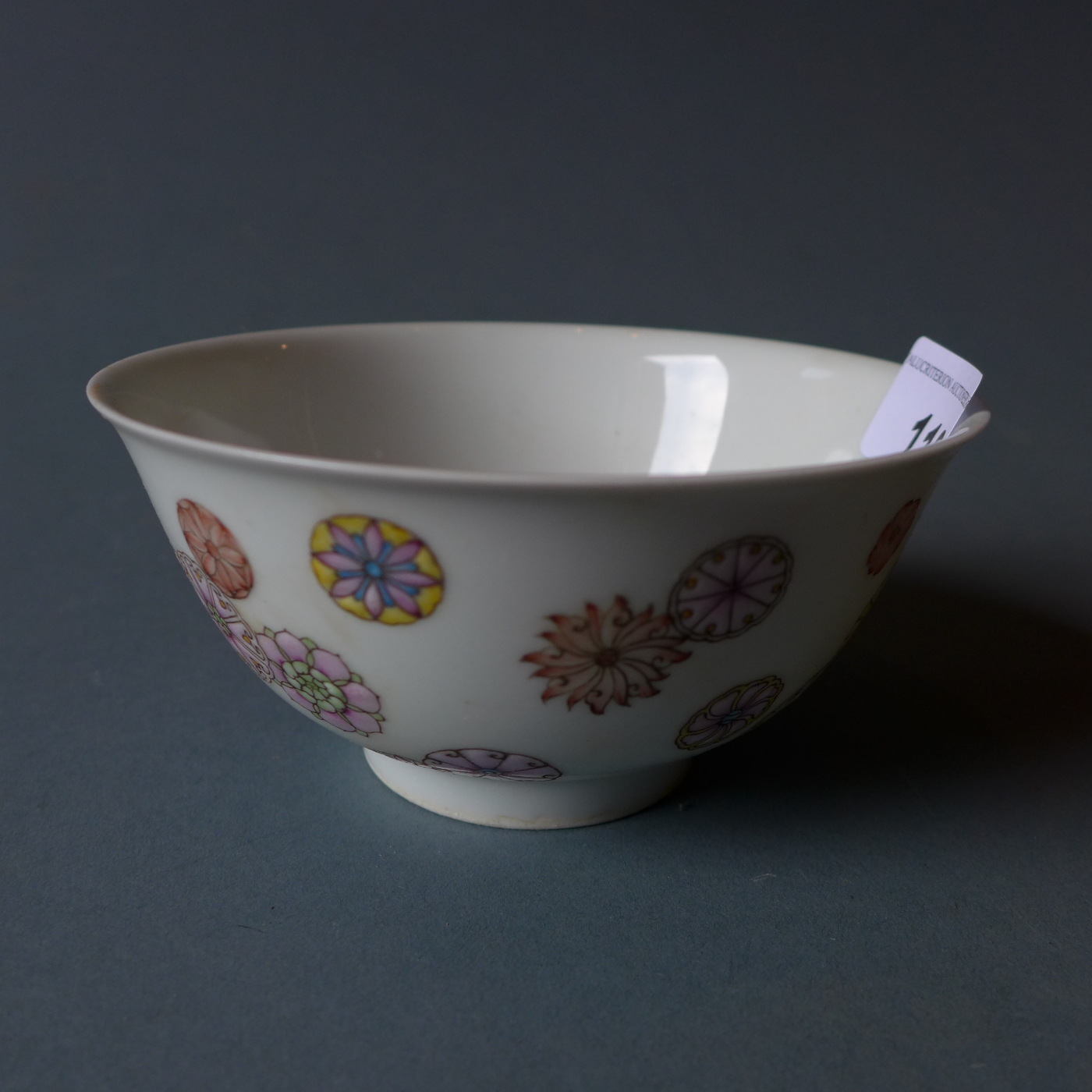 A Chinese famille rose porcelain bowl decorated with flowerheads