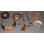 A large quantity of costume jewellery (qty)