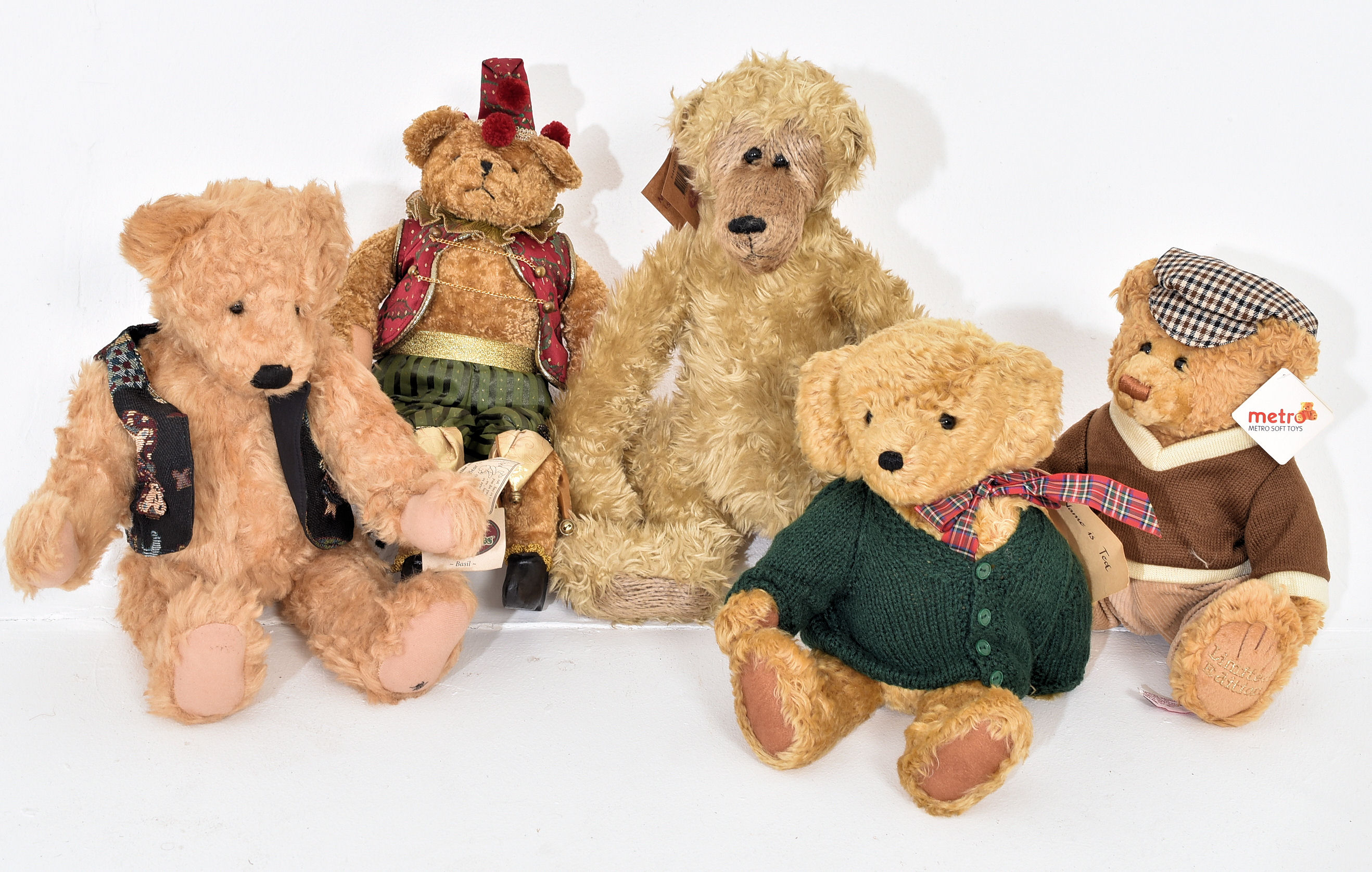 A Set Of 5 Vintage Limited Edition Teddy Bears Inc