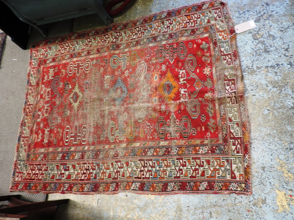 An antique Persian Serapi rug, - Image 2 of 2