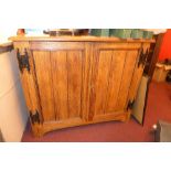 A Victorian oak side cabinet with 3/4 ga