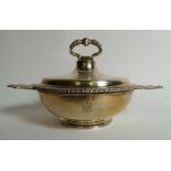 A silver Crichton Brothers twin handled quaich lidded serving pot, 785g