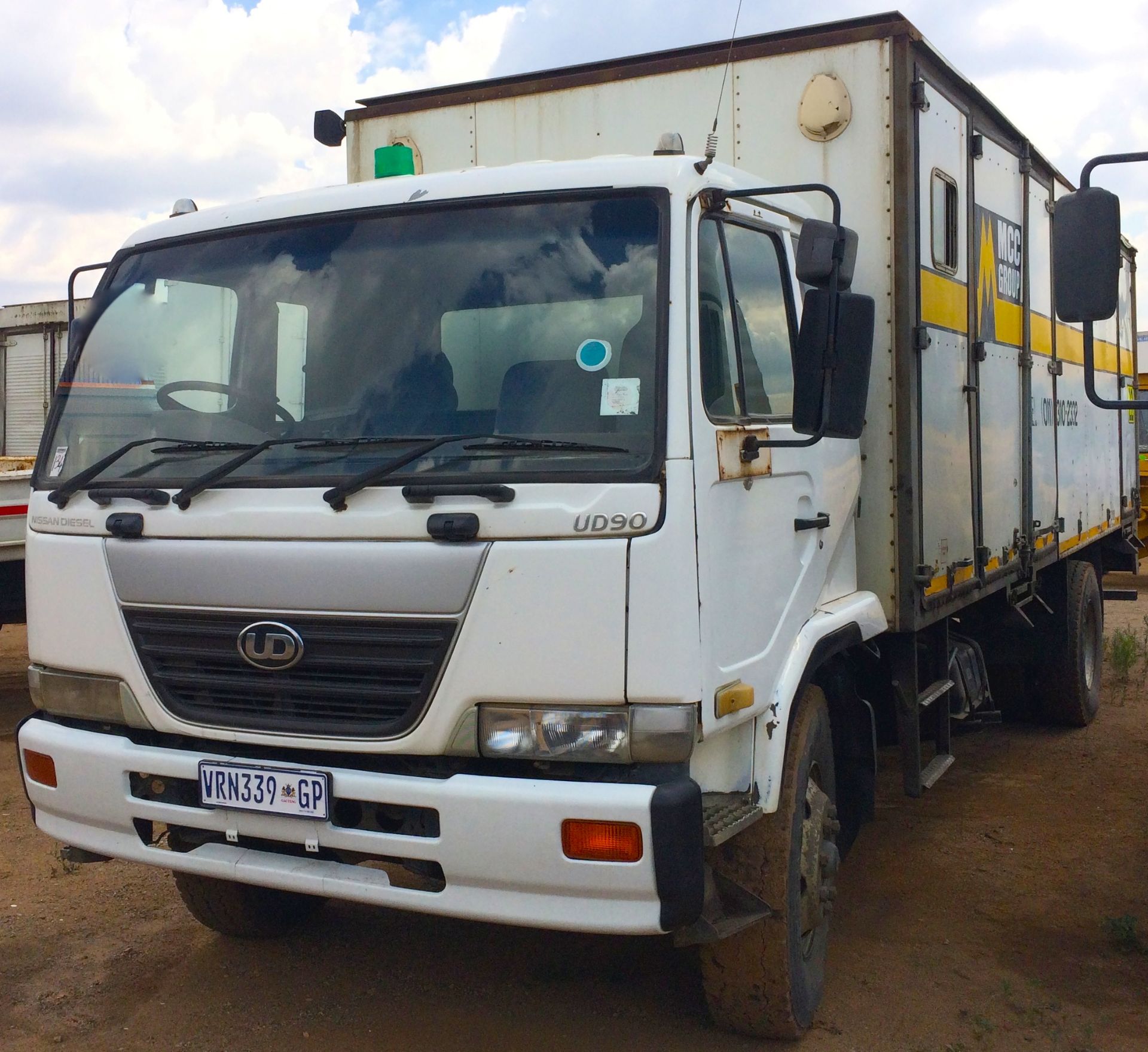 2007 NISSAN UD90 SERVICE TRUCK - (VRN339GP)