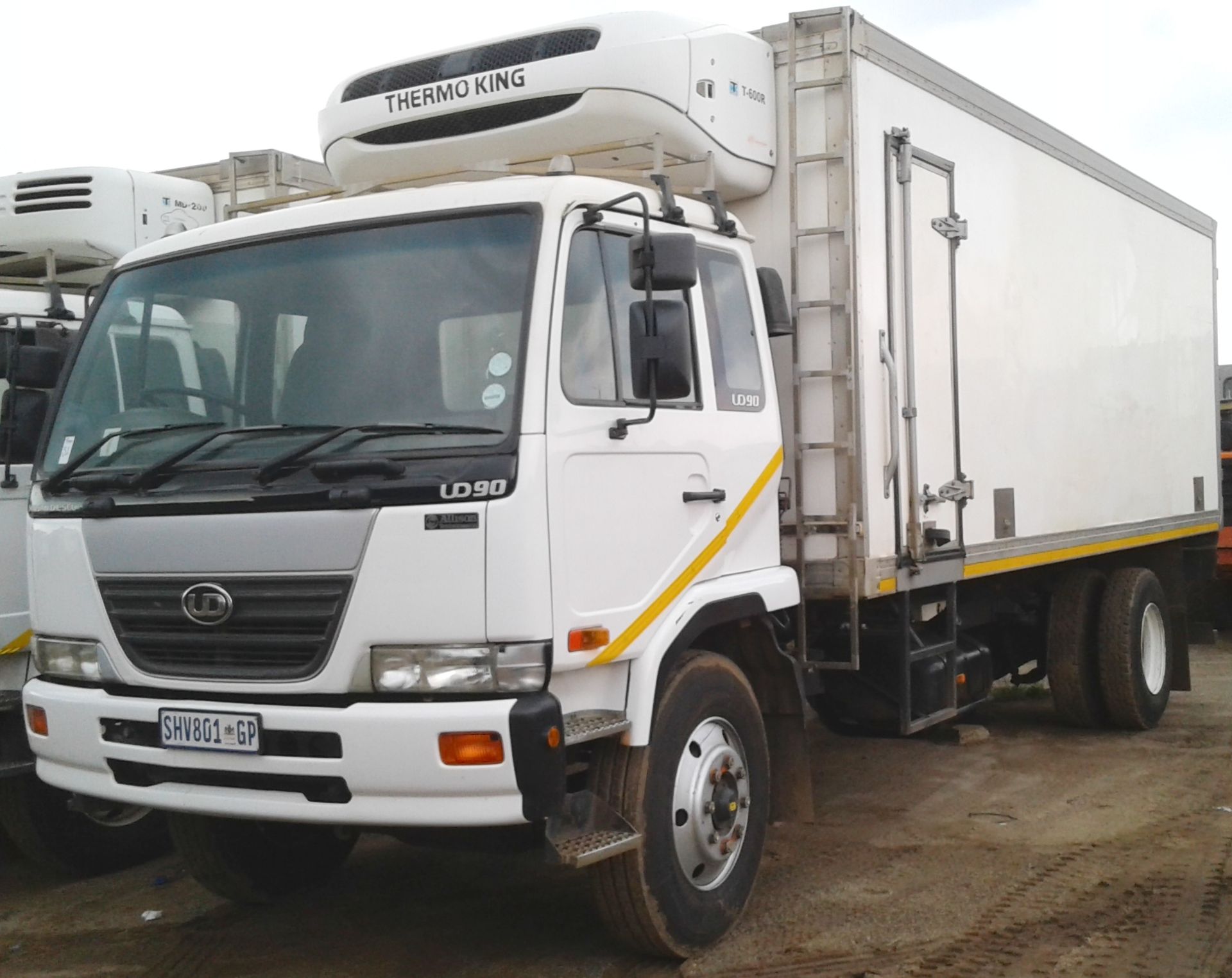 2005 NISSAN UD90 REEFER - (SHV801GP) - Image 2 of 4