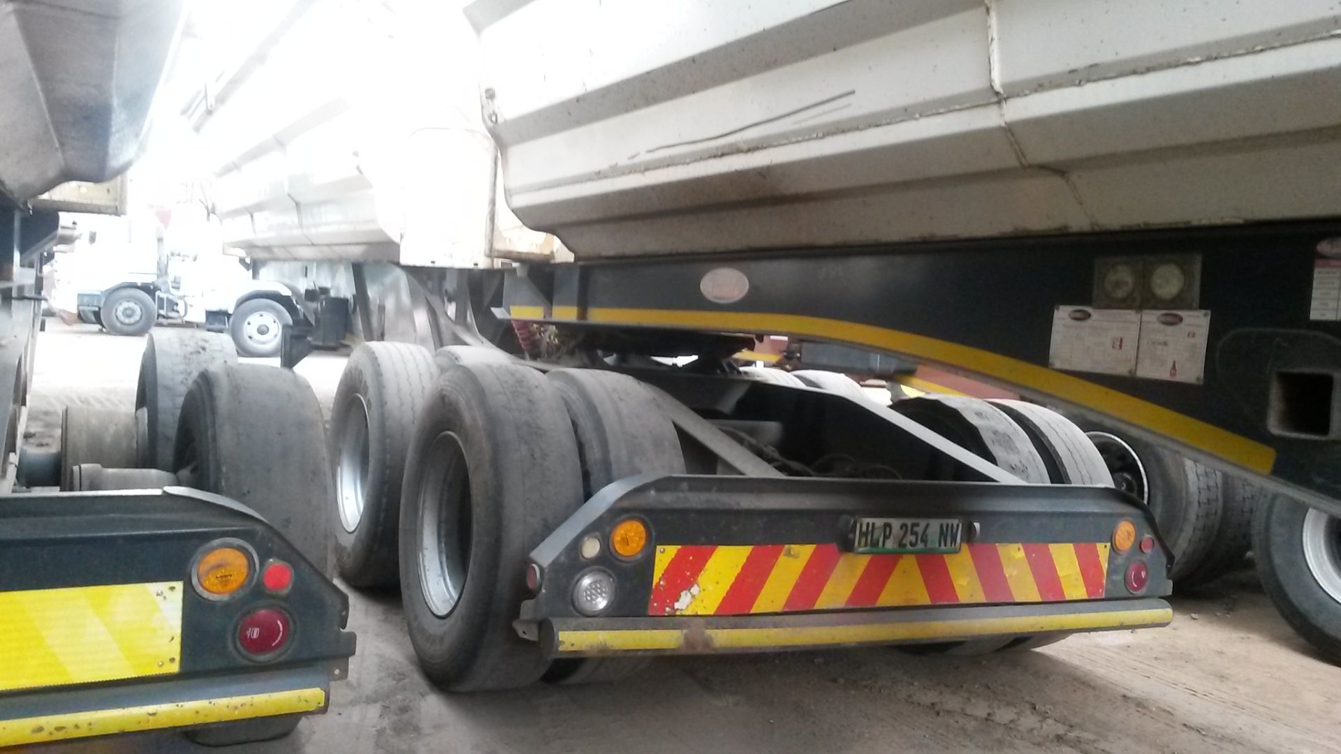 2010 SA TRUCK BODIES SIDE TIP INTERLINK TRAILER - (HLP254NW / HLP255NW) - Image 3 of 10