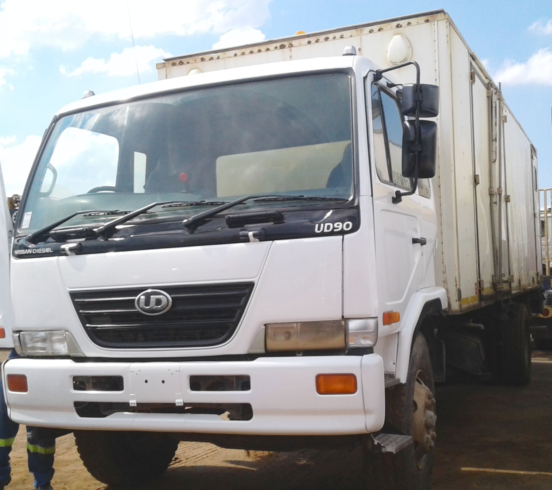 2008 NISSAN UD90 SERVICE TRUCK - (XDD723GP)