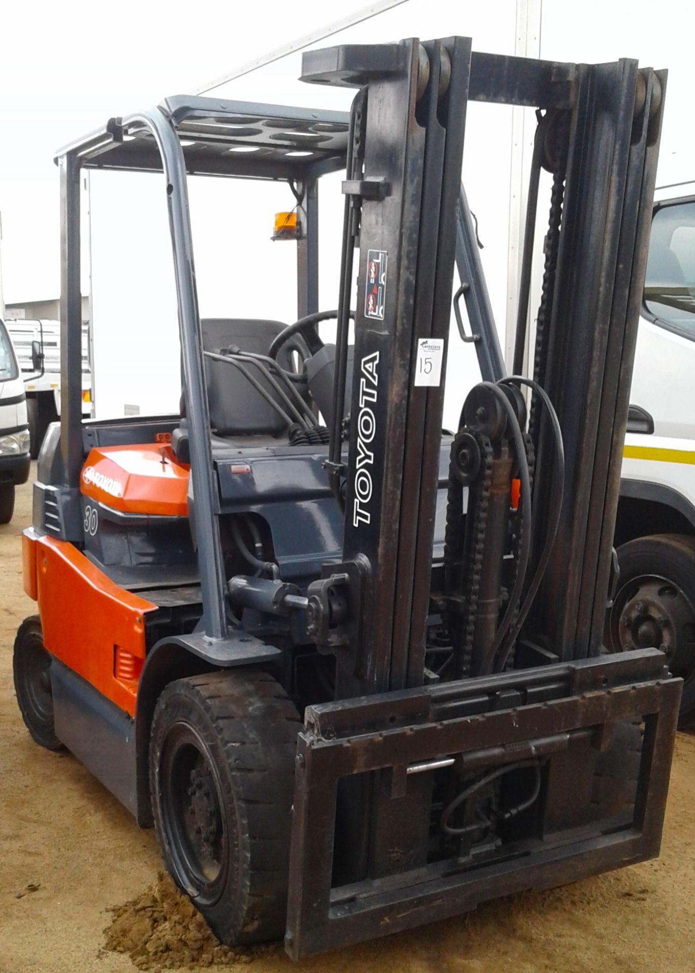 2004 TOYOTA 3 TON DIESEL FORKLIFT - (7FBJ311417)