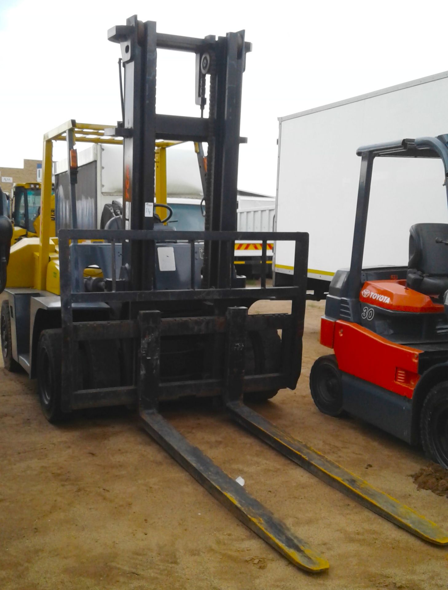 TCM 7 TON FORKLIFT - (AABT215AY25CF1061)