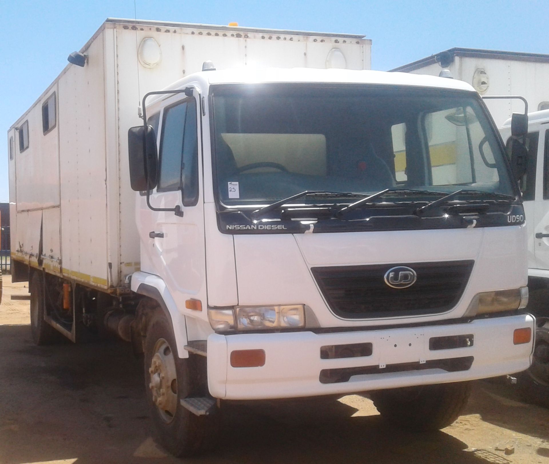 2008 NISSAN UD90 SERVICE TRUCK - (XDD723GP)