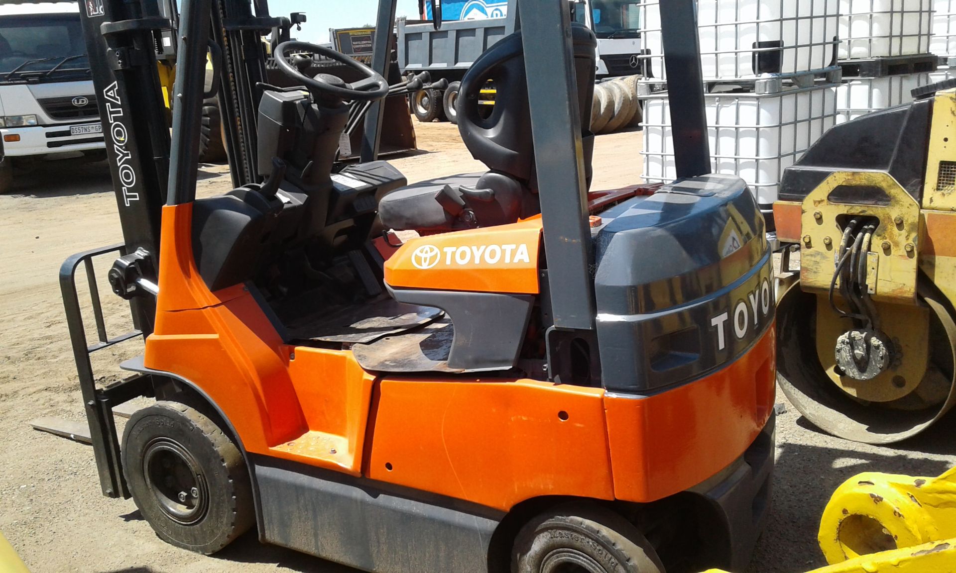 2003 TOYOTA 1.8 TON ELECTRIC FORKLIFT - (7FB1824075) - Image 2 of 3