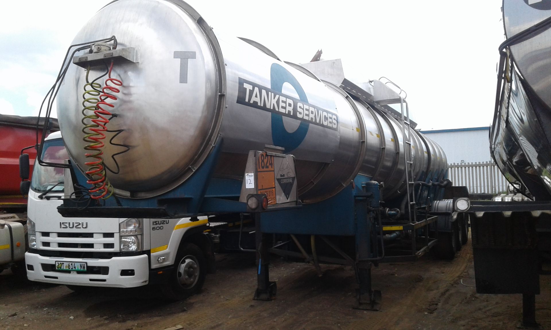 2001 TANK CLINIC TRI-AXLE STAINLESS STEEL TANKER TRAILER - (MSY097GP)