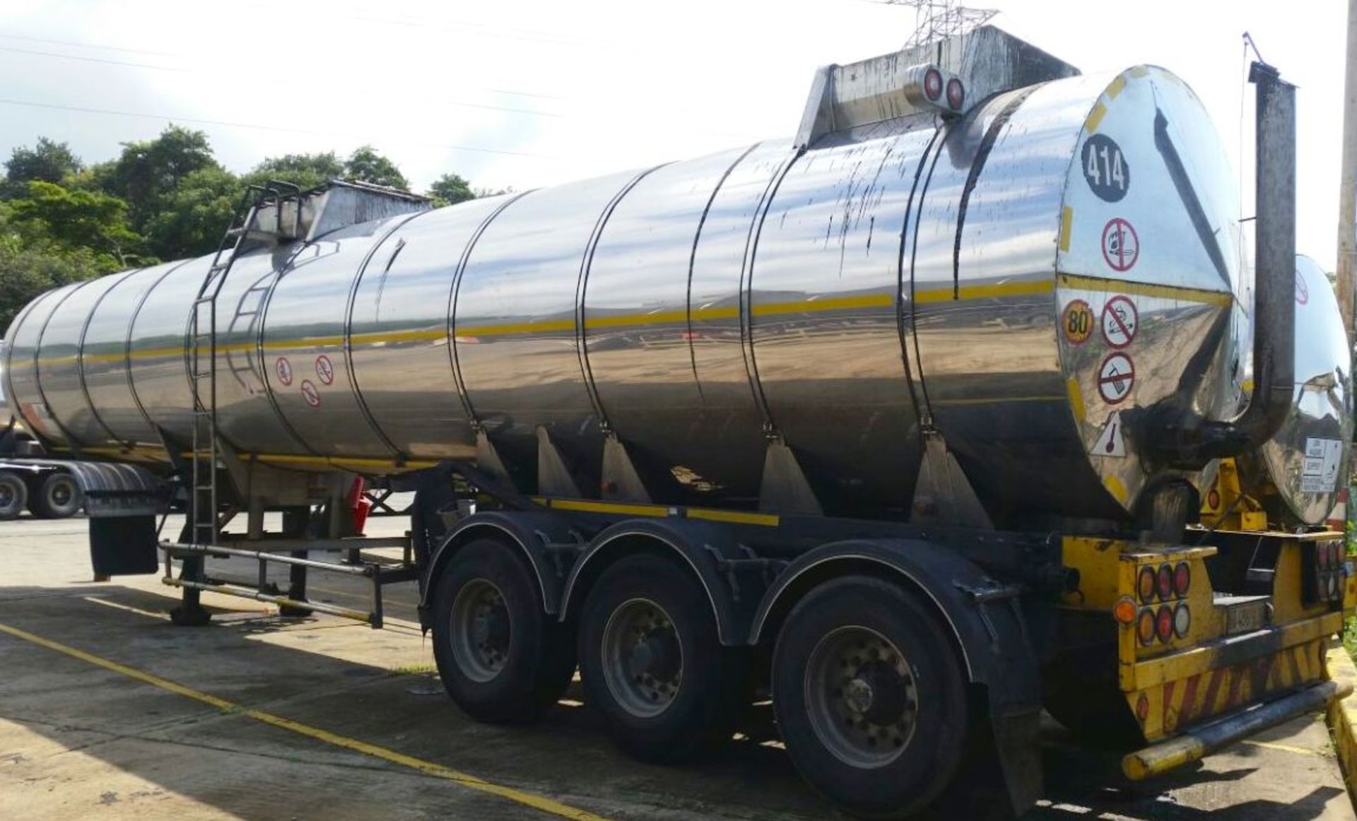 2010 NEUTANK TRI-AXLE BITUMEN TANKER TRAILER - (ND488204)