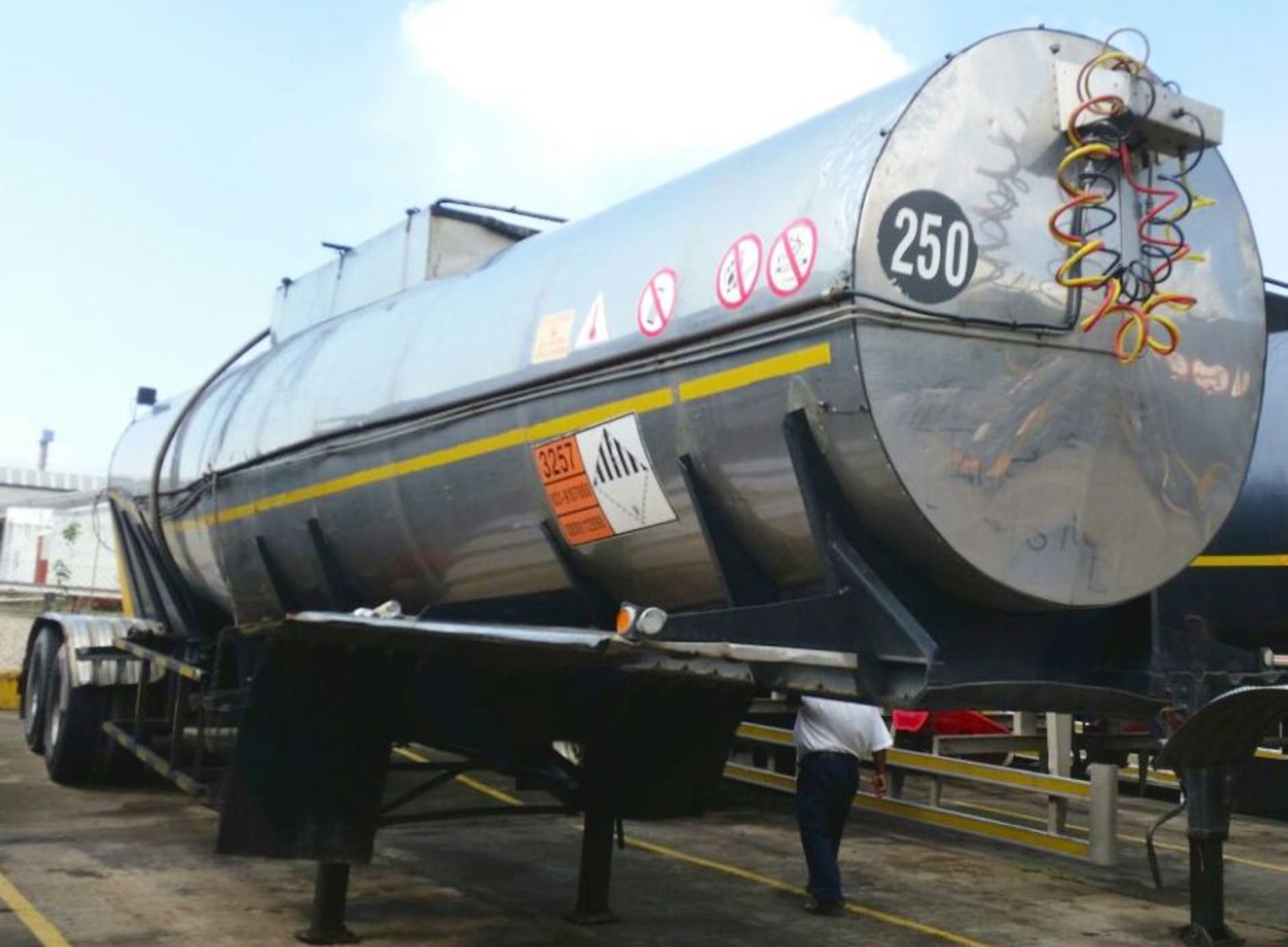 1999 TANK CLINIC DOUBLE AXLE BITUMEN TANKER TRAILER - (ND388731)