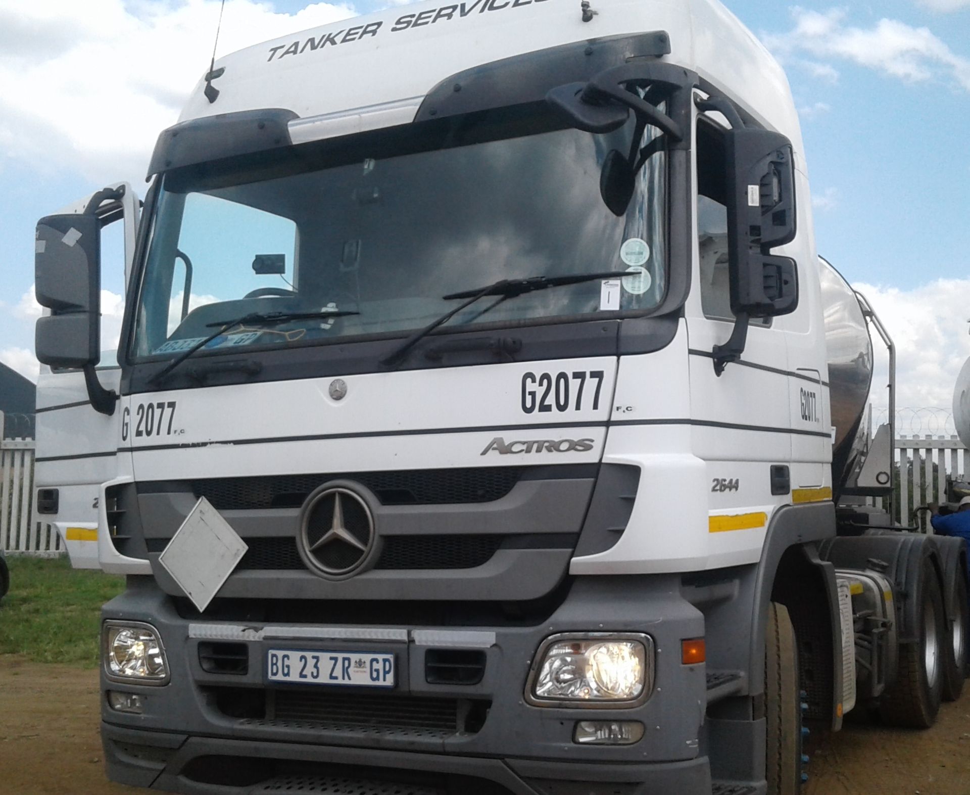 2011 M/BENZ 2644 ACTROS 6X4 T/T - (BG23ZRGP)