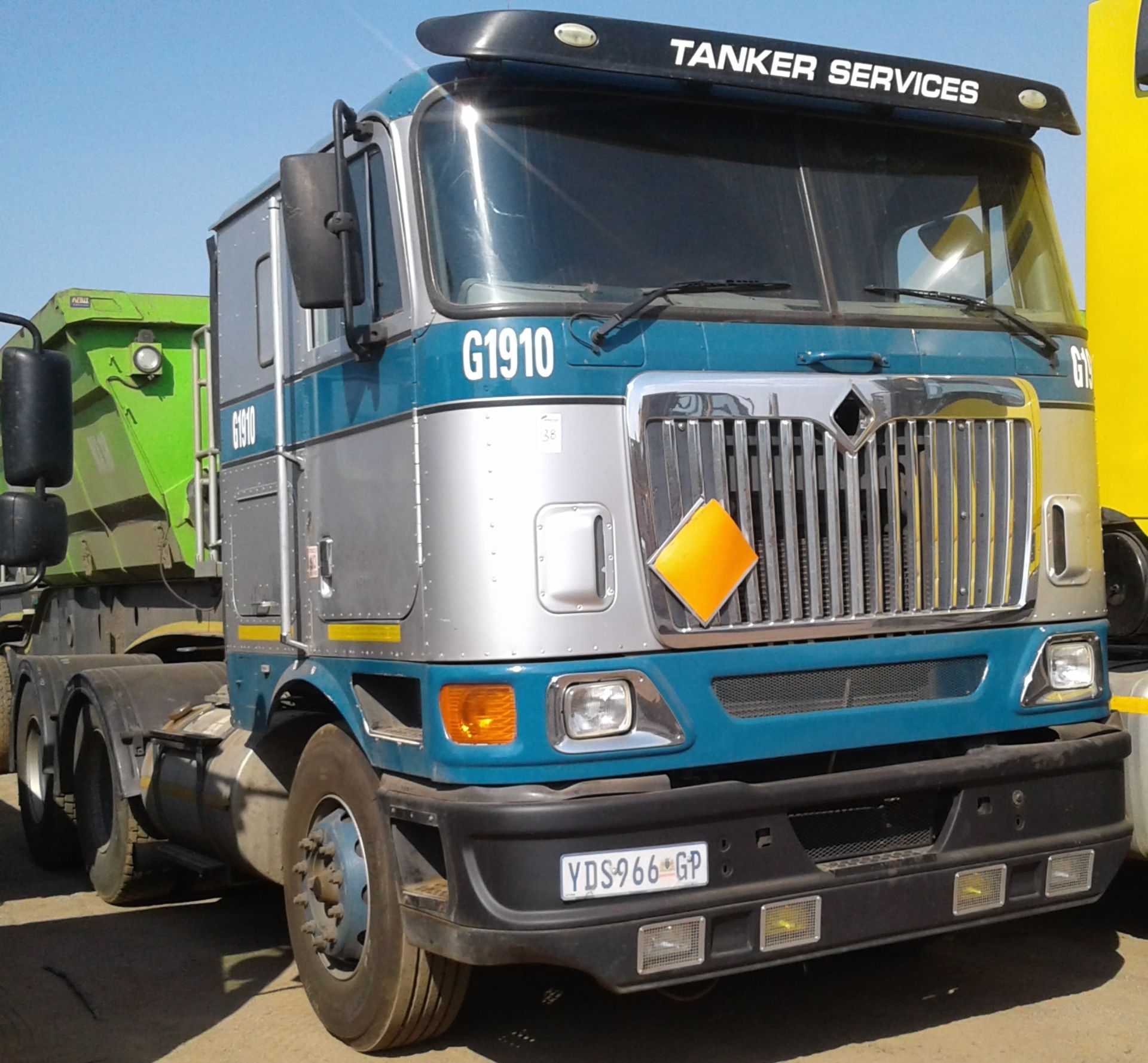 2009 INTERNATIONAL 9800I 6X4 T/T - (YDS966GP)