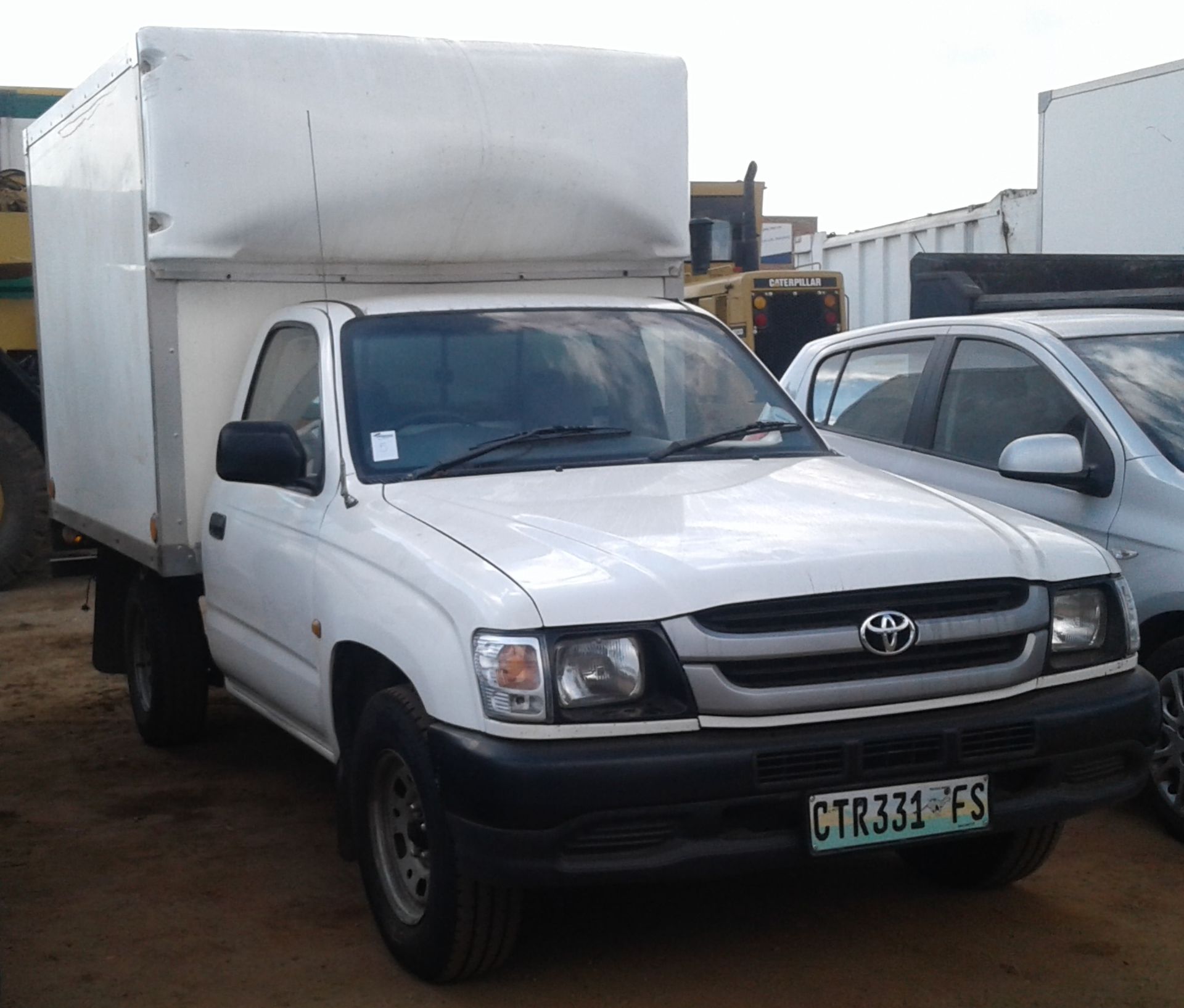 2003 TOYOTA HILUX LDV - (CTR331FS)