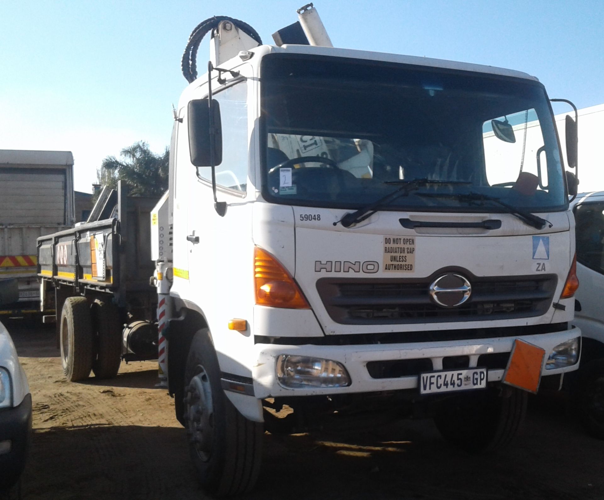 2006 TOYOTA HINO 15-257 D/SIDE WITH CRANE - (VFC445GP)