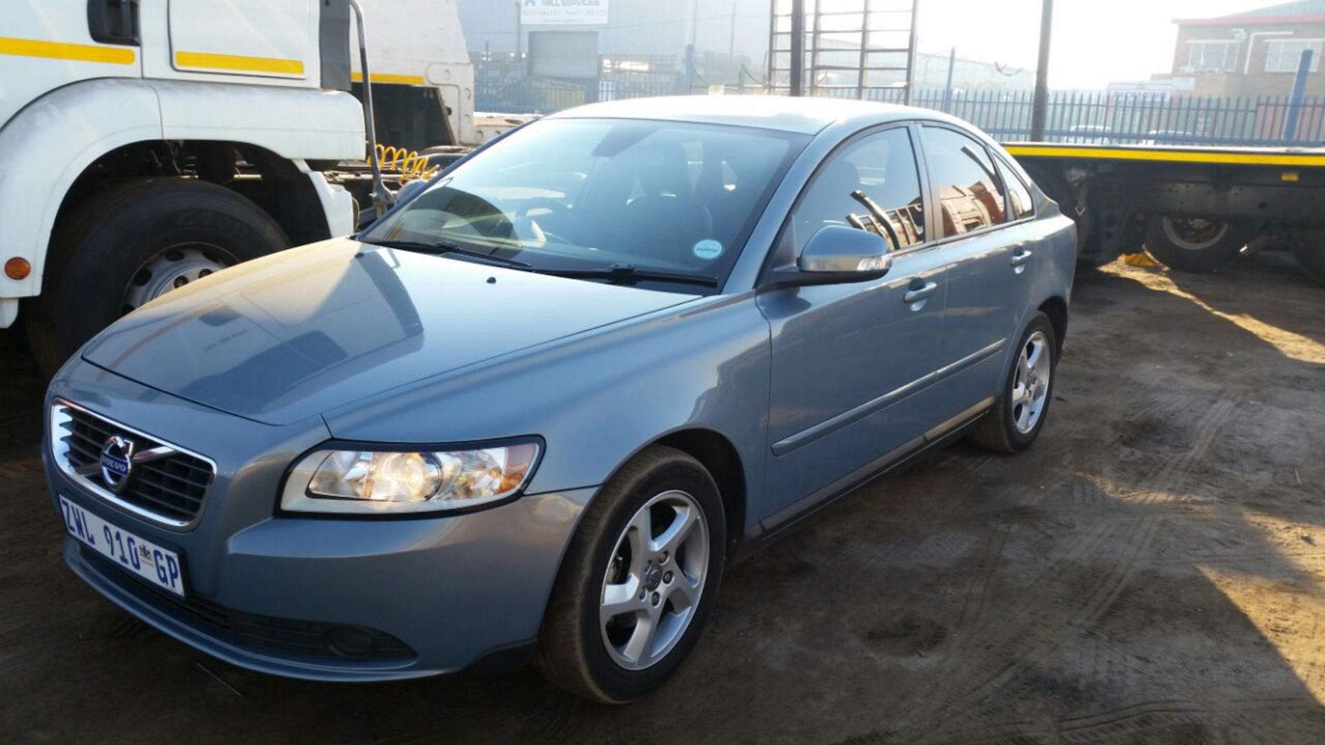 2010 VOLVO S40 SEDAN (KM - 142716) - (ZWL910GP) - Image 2 of 4