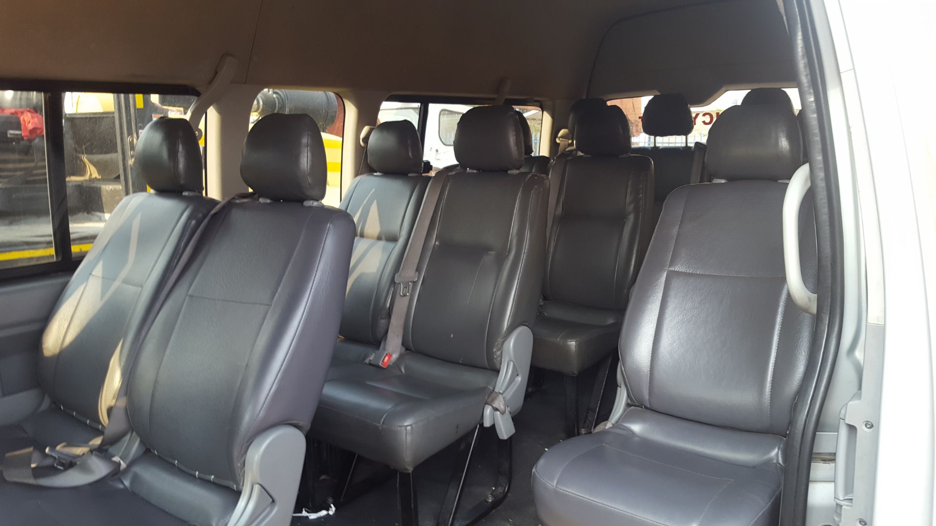 2010 TOYOTA QUANTUM 14 SEATER BUS - (YZB924GP) - Image 2 of 3