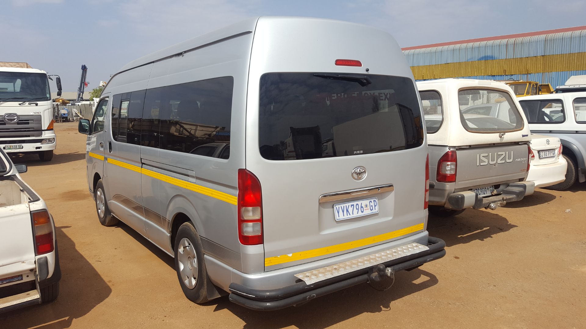 2010 TOYOTA QUANTUM 14 SEATER BUS - (YYK796GP) - Image 4 of 4