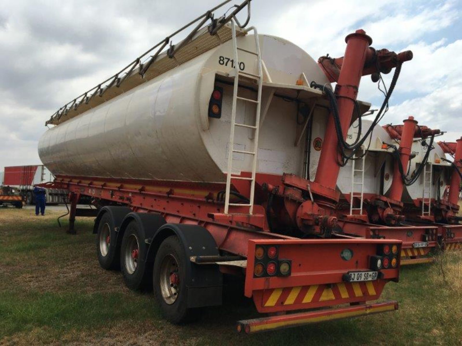 2011 GRW TRI-AXLE AUGER BULK TANKER TRAILER BJ09SBGP - (87120) - Subject to Confirmation - Image 3 of 5