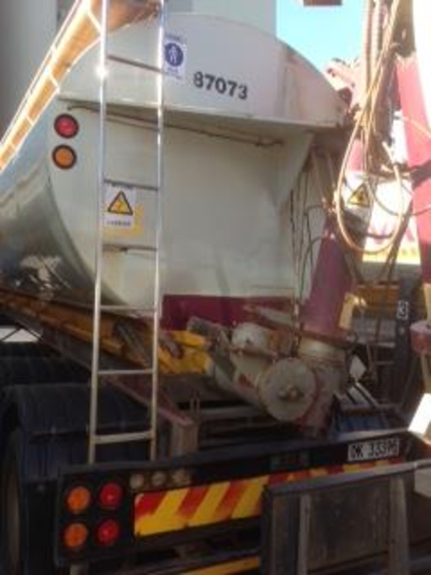 2008 AUGER TRI-AXLE AUGER BULK TANKER TRAILER CK3375 - Subject to Confirmation - Image 2 of 9