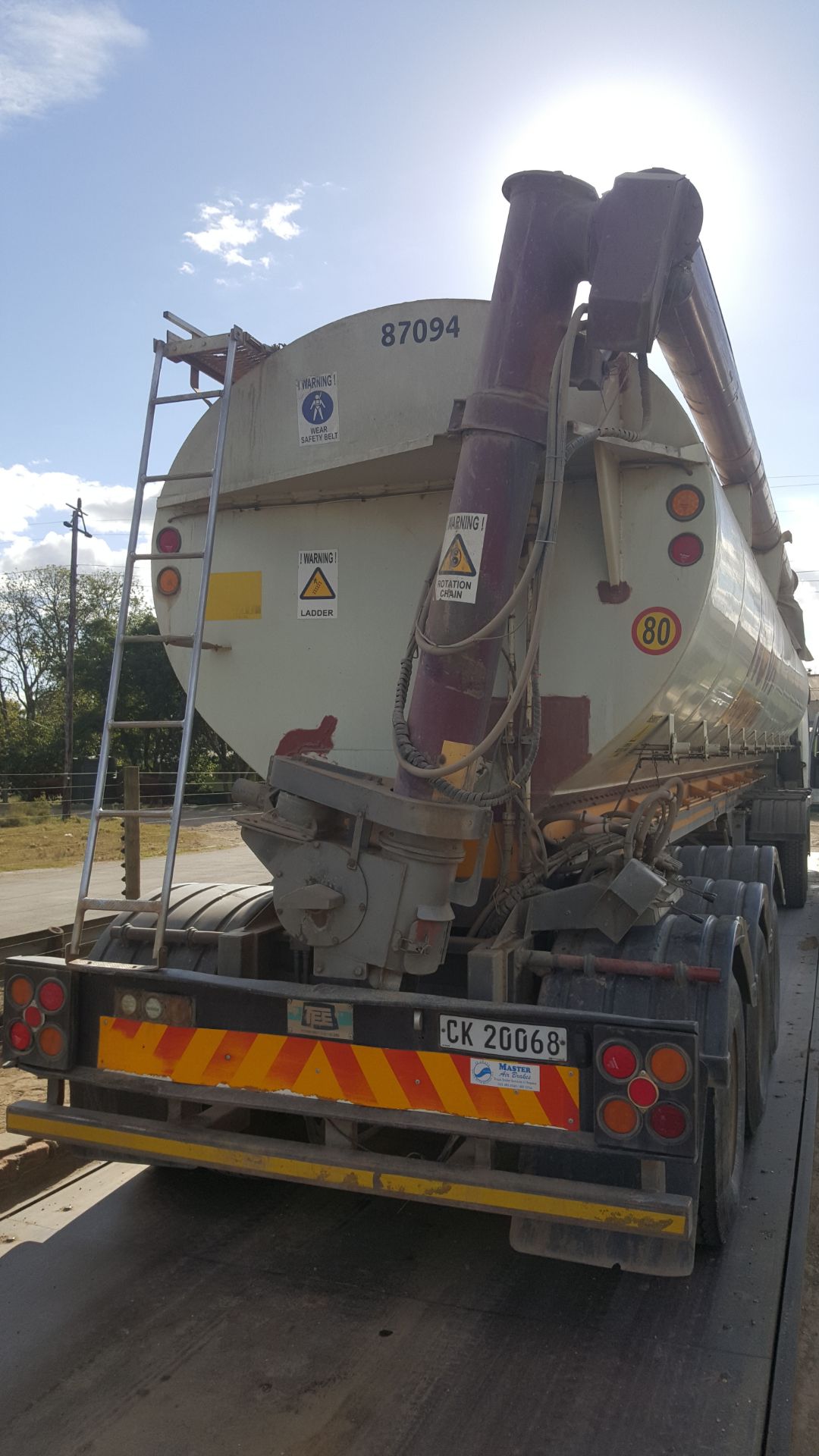 2008 AUGER TRI-AXLE AUGER BULK TANKER TRAILER CK20068 - Subject to Confirmation - Image 3 of 3