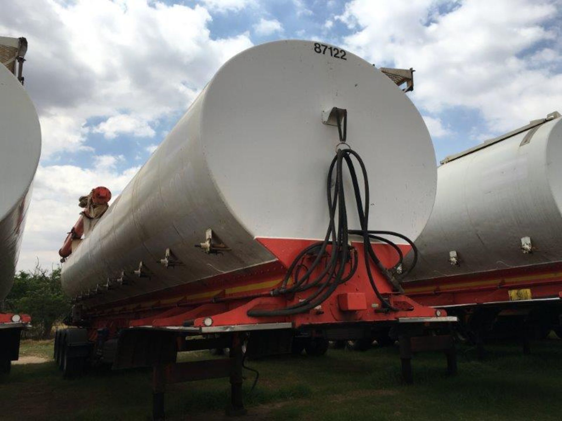 2011 GRW TRI-AXLE AUGER BULK TANKER TRAILER BJ46XSGP - (87122) - Subject to Confirmation