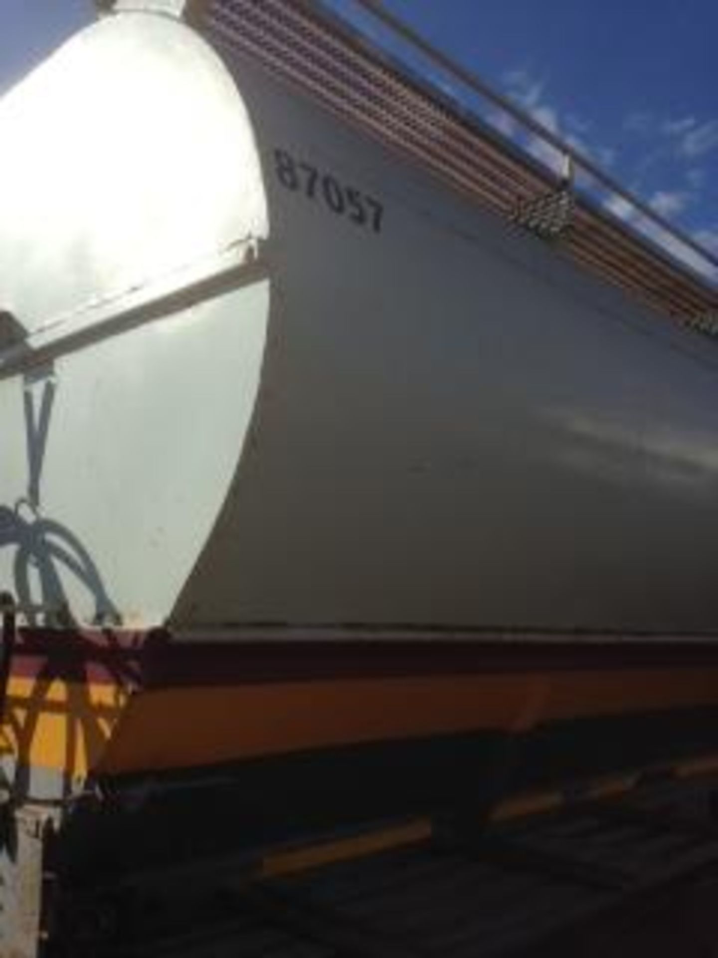 2008 AUGER TRI-AXLE AUGER BULK TANKER TRAILER CK12384 - Subject to Confirmation - Image 2 of 8
