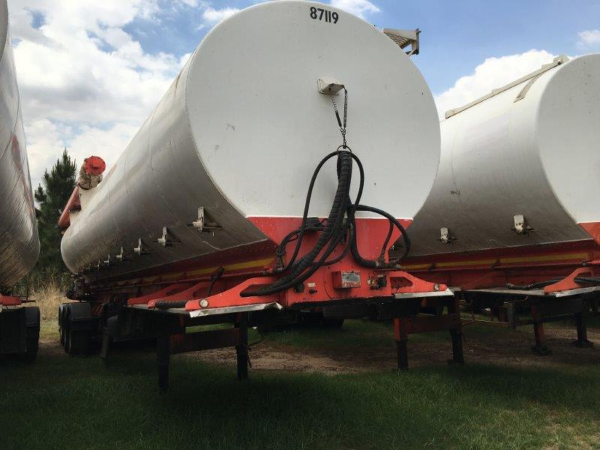 2011 GRW TRI-AXLE AUGER BULK TANKER TRAILER BH80GZGP - (87119) - Subject to Confirmation