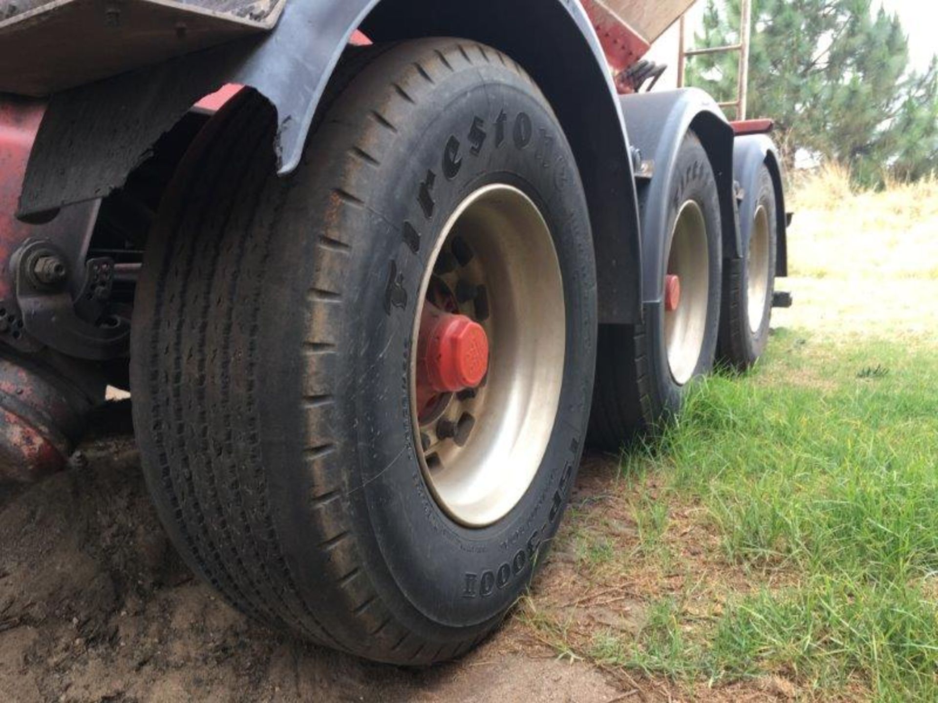 2011 GRW TRI-AXLE AUGER BULK TANKER TRAILER BH80GZGP - (87119) - Subject to Confirmation - Image 5 of 5