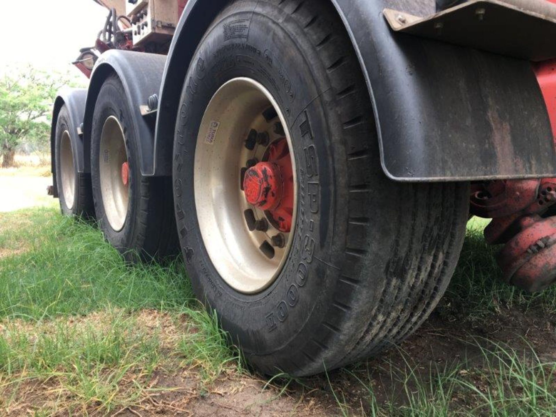 2011 GRW TRI-AXLE AUGER BULK TANKER TRAILER BJ46XSGP - (87122) - Subject to Confirmation - Image 6 of 6