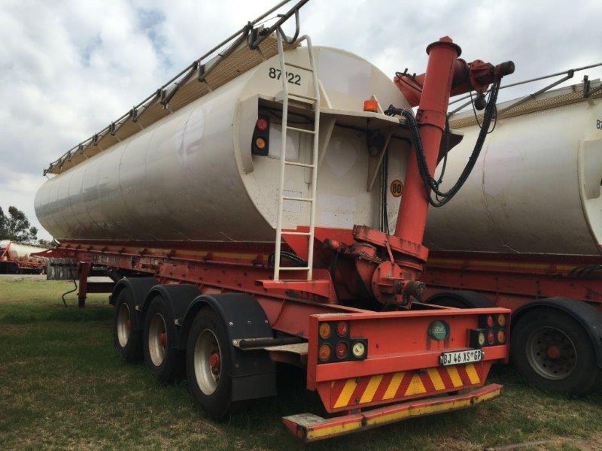 2011 GRW TRI-AXLE AUGER BULK TANKER TRAILER BJ46XSGP - (87122) - Subject to Confirmation - Image 3 of 6