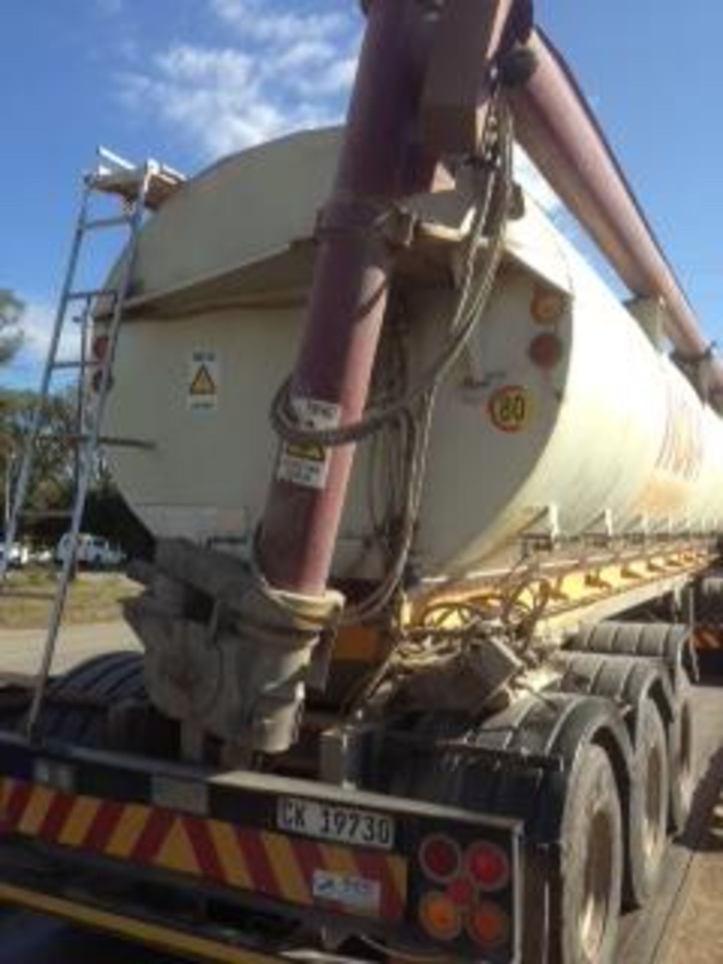 2008 AUGER TRI-AXLE AUGER BULK TANKER TRAILER CK19730 - Subject to Confirmation - Image 5 of 5