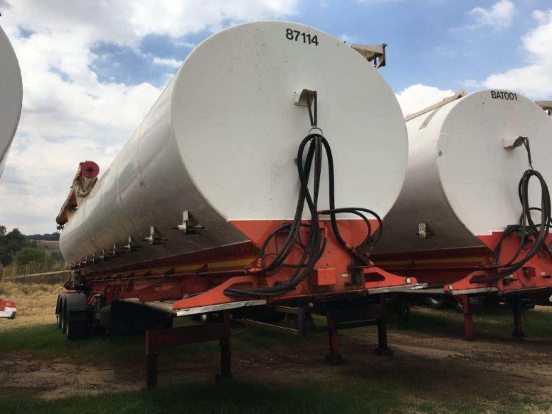 2011 GRW TRI-AXLE AUGER BULK TANKER TRAILER BG76PZGP - (87114) - Subject to Confirmation