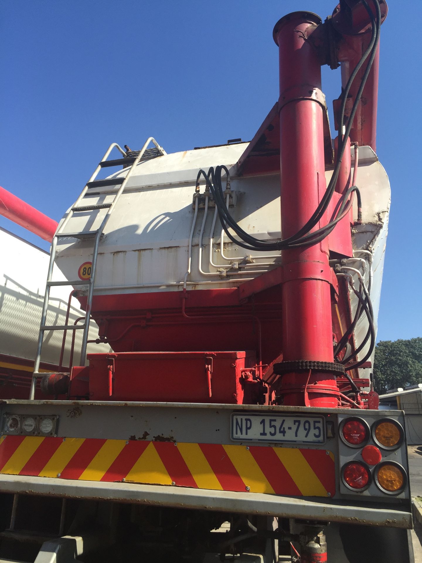 2006 TEE TRI-AXLE AUGER BULK TANKER TRAILER - REG NO: 87054 - (87054) LOCATION PETERMARITZBURG - Image 3 of 10