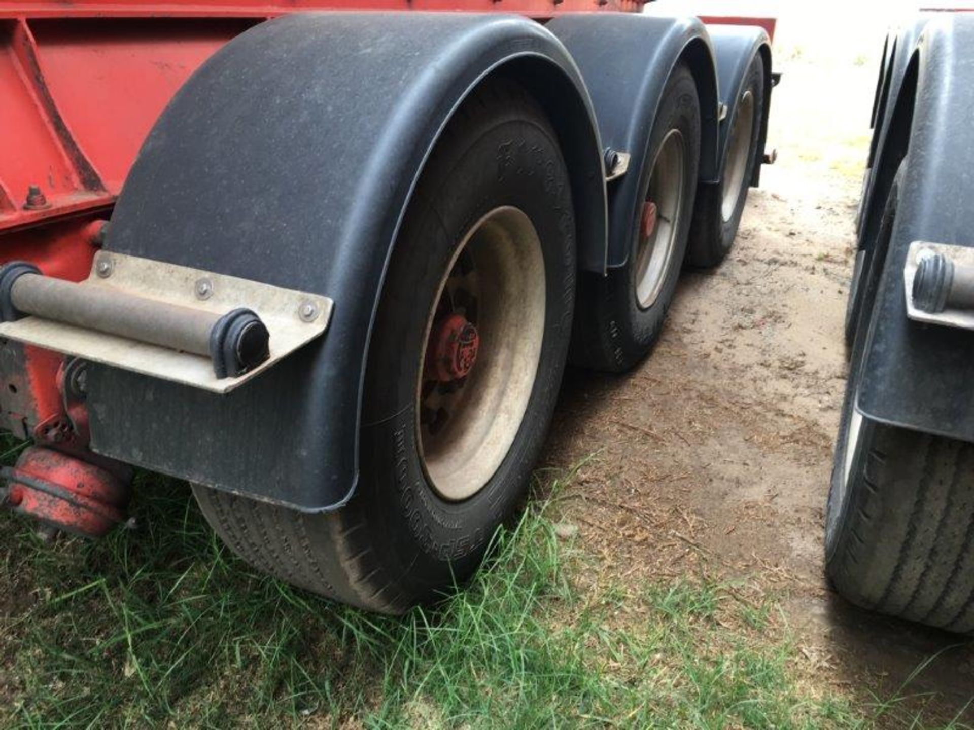 2011 GRW TRI-AXLE AUGER BULK TANKER TRAILER BG60CVGP - (87112) - Subject to Confirmation - Image 4 of 6