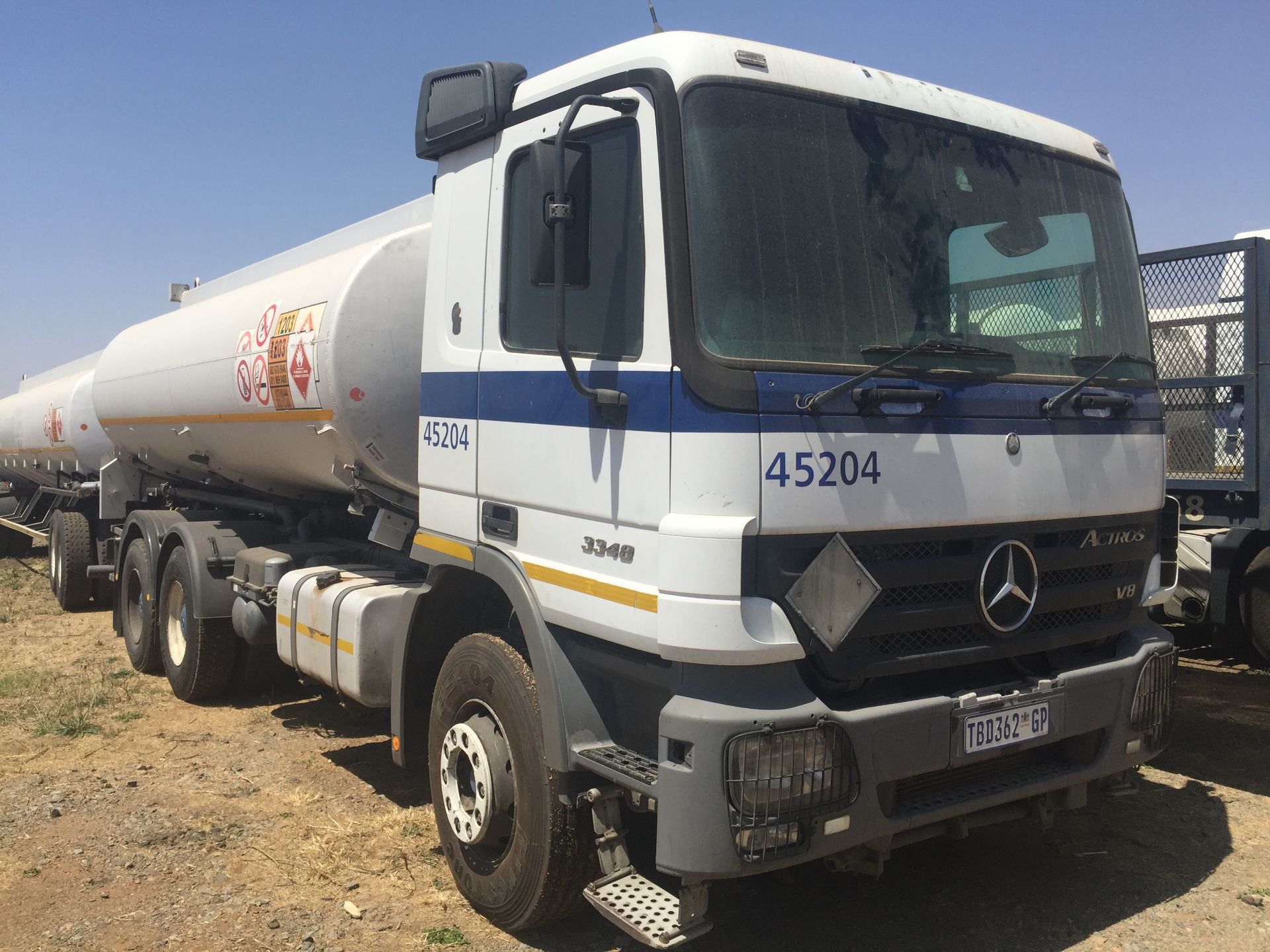 2005 M/BENZ ACTROS 3348 RIGID FUEL TANKER - ( TBD362GP )